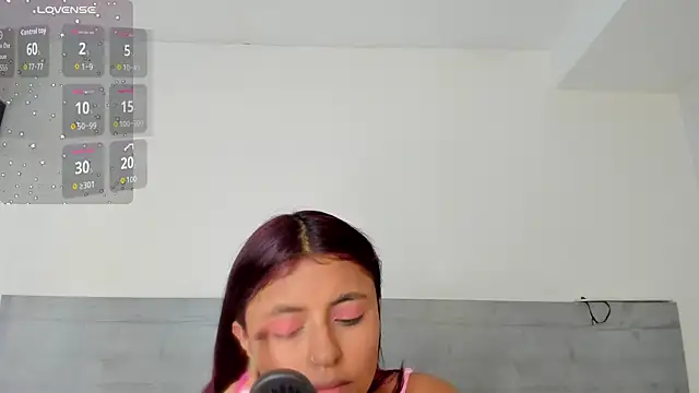 sunnyWhitee online show from July 1, 2026, 7:13 pm