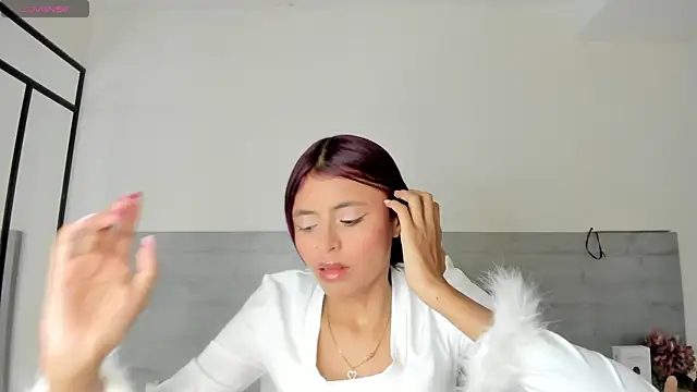 sunnyWhitee online show from July 10, 2026, 11:24 am