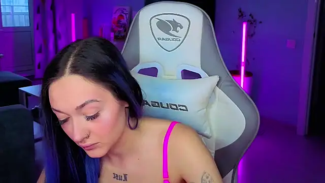 Im suka online show from February 19, 2026, 1:45 am