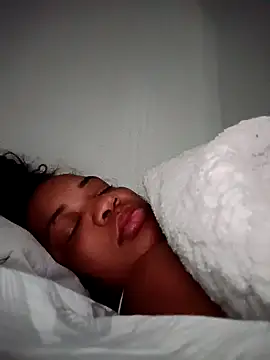 Snapshot of bruna6937 chatting on April 13, 2026, 9:37 am bruna6937 online show from April 13, 2026, 9:37 am