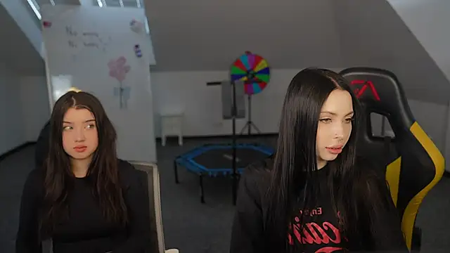 VivianSweet  online show from April 28, 2026, 10:53 am