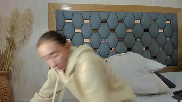 crystal sm online show from October 6, 2025, 3:04 am