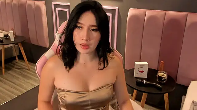 Snapshot of Skyyle_ chatting on May 16, 2026, 1:32 pm Skyyle online show from May 16, 2026, 1:32 pm