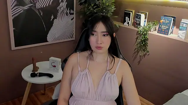 Snapshot of Skyyle_ chatting on July 17, 2026, 12:56 pm Skyyle online show from July 17, 2026, 12:56 pm