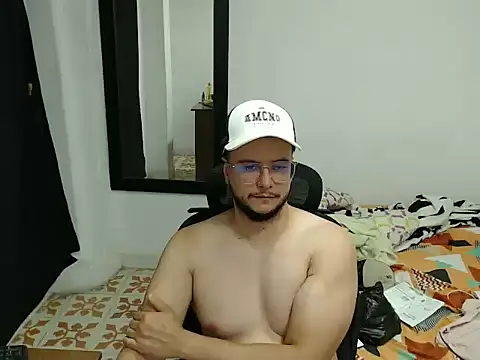 cloudsxxx online show from February 13, 2026, 10:39 pm