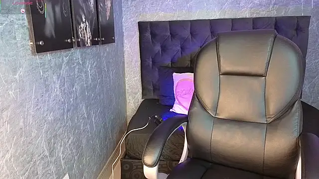 eileen  hills online show from December 19, 2025, 7:32 pm