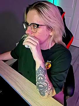 Snapshot of Charlies_world chatting on September 18, 2025, 8:22 pm Charlies world online show from September 18, 2025, 8:22 pm