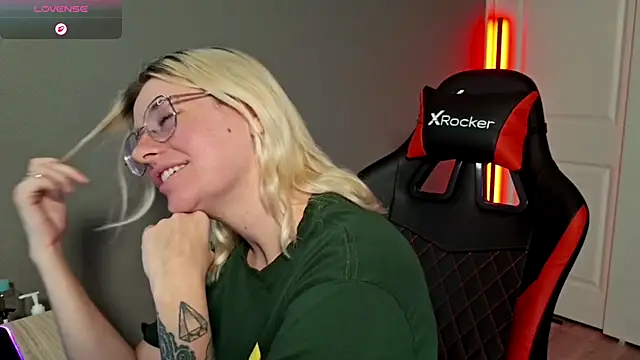 Snapshot of Charlies_world chatting on September 22, 2025, 5:37 pm Charlies world online show from September 22, 2025, 5:37 pm