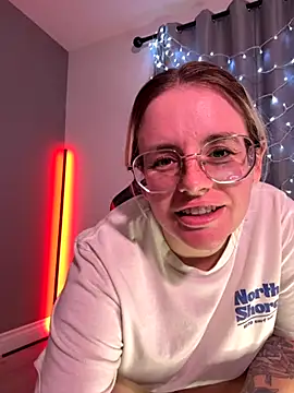 Snapshot of Charlies_world chatting on December 3, 2025, 5:55 pm Charlies world online show from December 3, 2025, 5:55 pm