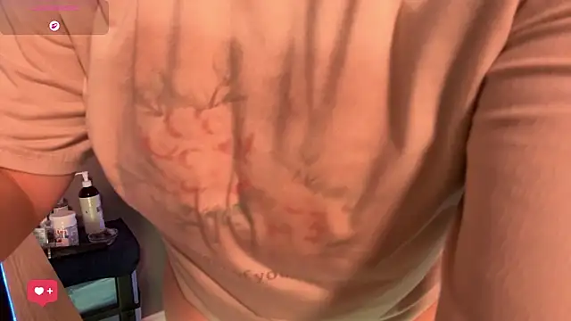 Snapshot of Charlies_world chatting on December 5, 2025, 6:04 pm Charlies world online show from December 5, 2025, 6:04 pm