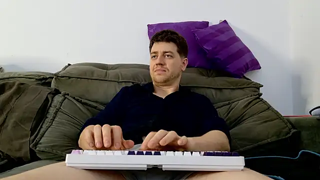 aaron nvk online show from October 3, 2025, 9:23 pm