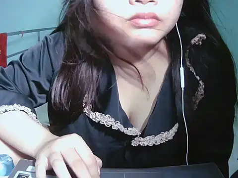 Lily3322 online show from May 4, 2026, 3:13 am