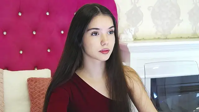 Snapshot of AlexisDevine chatting on June 19, 2026, 4:28 am AlexisDevine online show from June 19, 2026, 4:28 am