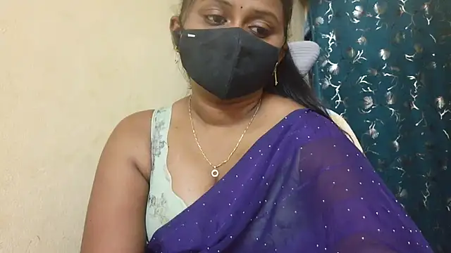 Snapshot of Pavani-Sexy chatting on June 4, 2026, 6:36 pm Pavani-Sexy online show from June 4, 2026, 6:36 pm
