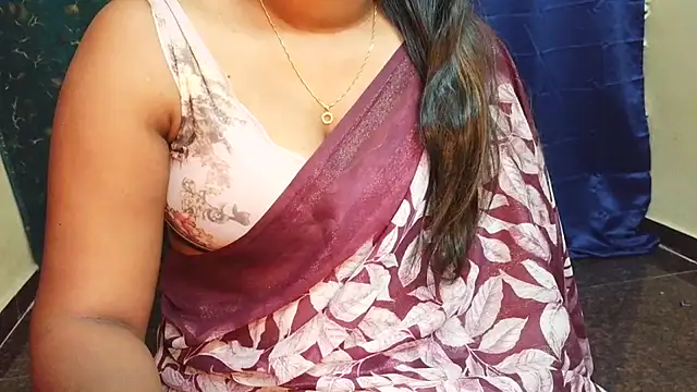 Snapshot of Pavani-Sexy chatting on June 23, 2026, 1:53 pm Pavani-Sexy online show from June 23, 2026, 1:53 pm