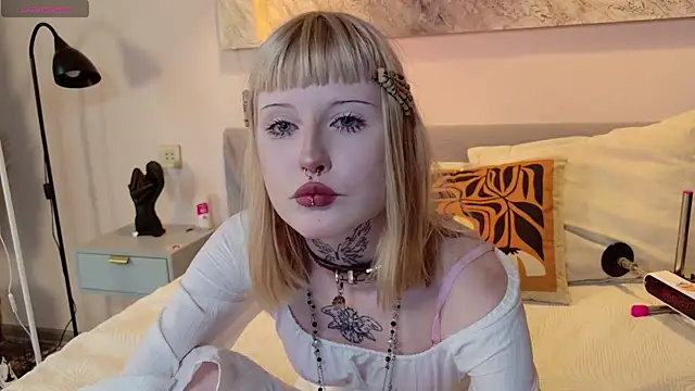 Snapshot of MilkMeSoftly chatting on June 11, 2026, 8:56 am MilkMeSoftly online show from June 11, 2026, 8:56 am