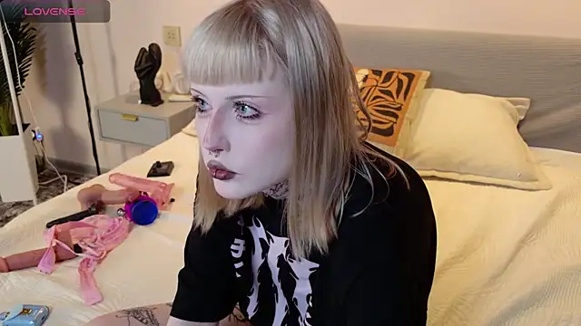 Snapshot of MilkMeSoftly chatting on June 25, 2026, 8:19 am MilkMeSoftly online show from June 25, 2026, 8:19 am