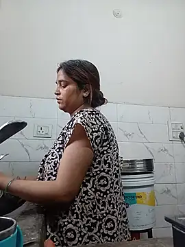 Snapshot of Trisha_71 chatting on July 14, 2026, 12:22 pm Trisha 71 online show from July 14, 2026, 12:22 pm