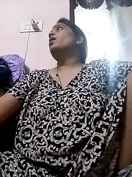 Snapshot of Trisha_71 chatting on July 15, 2026, 3:17 pm Trisha 71 online show from July 15, 2026, 3:17 pm