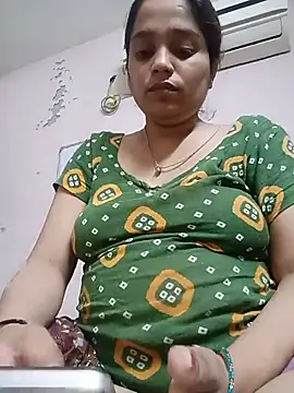 Snapshot of Trisha_71 chatting on July 31, 2026, 2:27 pm Trisha 71 online show from July 31, 2026, 2:27 pm
