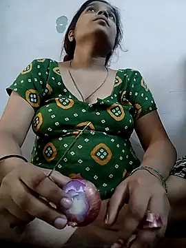 Snapshot of Trisha_71 chatting on August 2, 2026, 6:23 am Trisha 71 online show from August 2, 2026, 6:23 am