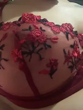 HinataArai online show from October 28, 2025, 8:00 pm