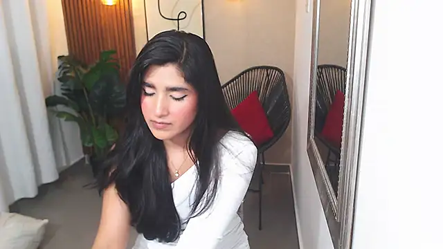 Lia Mar  online show from April 23, 2026, 6:32 pm
