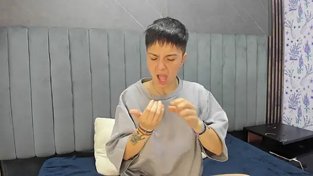  Hannah Hot online show from December 19, 2025, 2:29 am