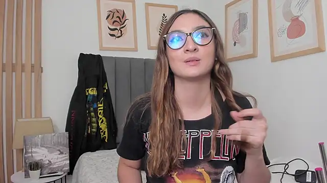 Snapshot of Alice_Dickinssonn chatting on December 14, 2025, 9:19 pm Alice Dickinssonn online show from December 14, 2025, 9:19 pm