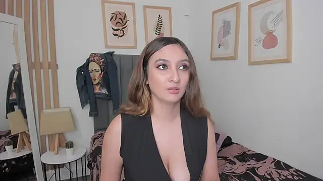 Alice Dickinssonn online show from December 22, 2025, 6:05 pm