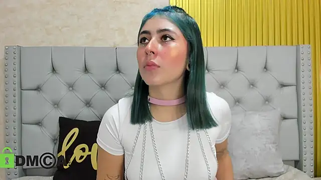 Snapshot of Skarlet_04 chatting on November 8, 2025, 4:07 pm Skarlet 04 online show from November 8, 2025, 4:07 pm