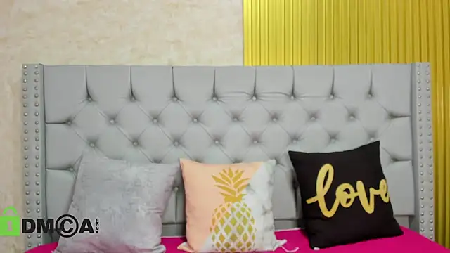 Snapshot of Skarlet_04 chatting on November 14, 2025, 5:33 pm Skarlet 04 online show from November 14, 2025, 5:33 pm