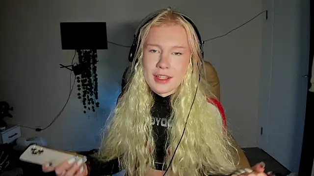 Snapshot of Sasyhk0 chatting on December 16, 2025, 8:25 pm Sasyhk0 online show from December 16, 2025, 8:25 pm