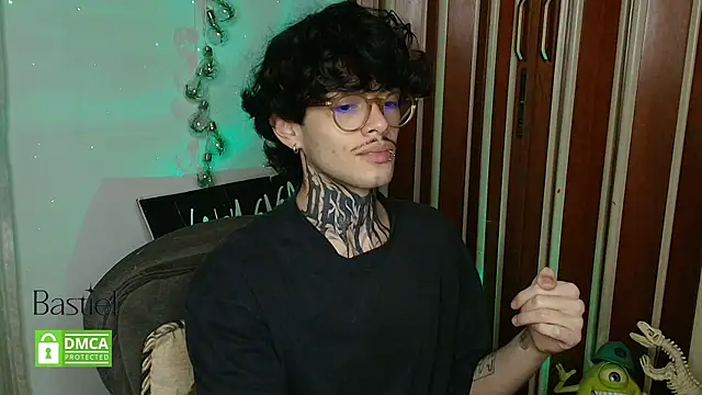 Snapshot of Mihail_leroy chatting on October 2, 2025, 1:45 am Mihail leroy online show from October 2, 2025, 1:45 am