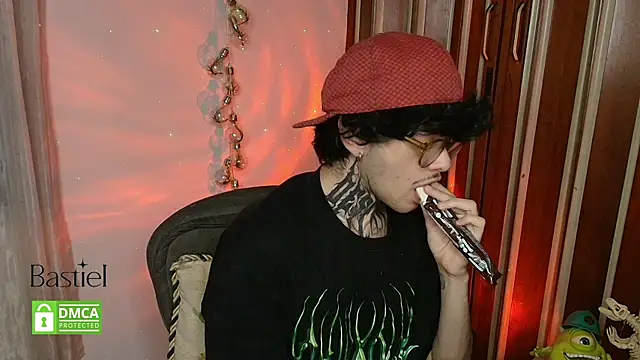 Snapshot of Mihail_leroy chatting on October 9, 2025, 1:36 am Mihail leroy online show from October 9, 2025, 1:36 am