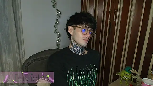 Snapshot of Mihail_leroy chatting on November 26, 2025, 2:45 am Mihail leroy online show from November 26, 2025, 2:45 am