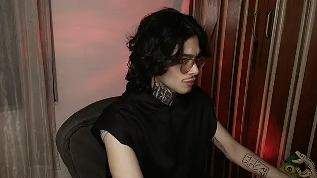 Snapshot of Mihail_leroy chatting on July 10, 2026, 12:59 am Mihail leroy online show from July 10, 2026, 12:59 am