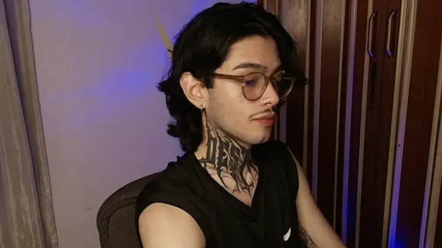 Snapshot of Mihail_leroy chatting on July 15, 2026, 2:28 am Mihail leroy online show from July 15, 2026, 2:28 am