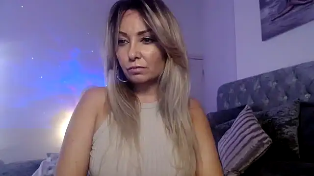 AngeleyesUK online show from September 9, 2025, 11:04 pm