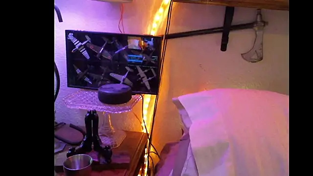 Pussyeat2please online show from November 16, 2025, 7:25 am