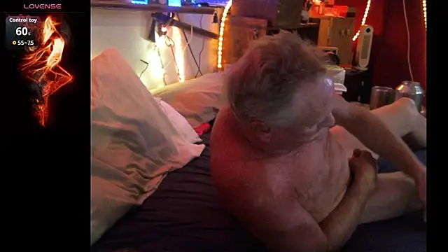 Snapshot of Pussyeat2please chatting on June 9, 2026, 11:11 am Pussyeat2please online show from June 9, 2026, 11:11 am