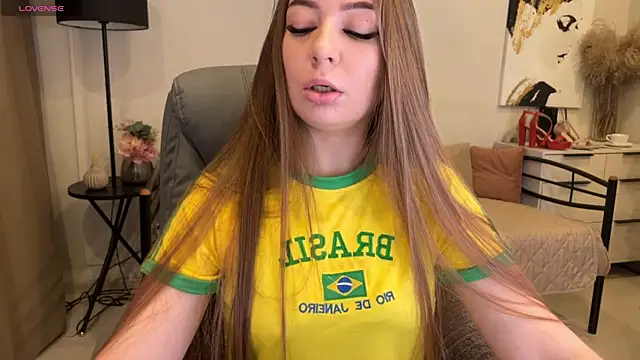 Snapshot of Yummy_Jane chatting on October 16, 2025, 1:28 am Yummy Jane online show from October 16, 2025, 1:28 am