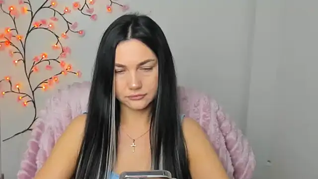 Lune Moon online show from December 20, 2025, 6:31 am