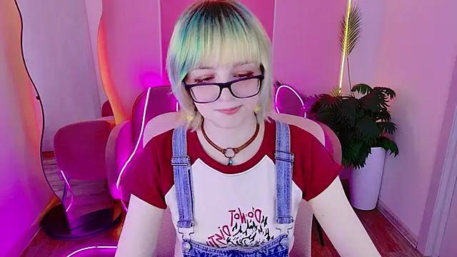 CoralineYoung online show from June 24, 2026, 5:06 am