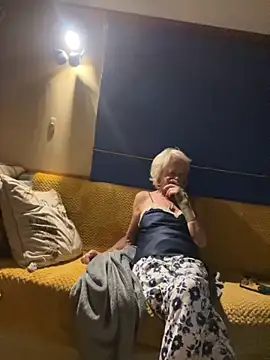 Snapshot of ladyboatlady chatting on September 13, 2025, 7:46 pm ladyboatlady online show from September 13, 2025, 7:46 pm