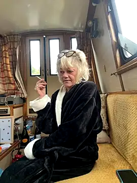 Snapshot of ladyboatlady chatting on October 5, 2025, 6:45 am ladyboatlady online show from October 5, 2025, 6:45 am