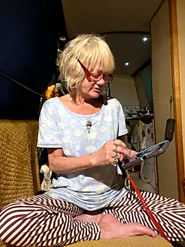 Snapshot of ladyboatlady chatting on October 29, 2025, 11:50 pm ladyboatlady online show from October 29, 2025, 11:50 pm