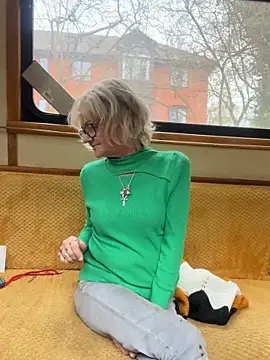 Snapshot of ladyboatlady chatting on November 16, 2025, 9:26 am ladyboatlady online show from November 16, 2025, 9:26 am