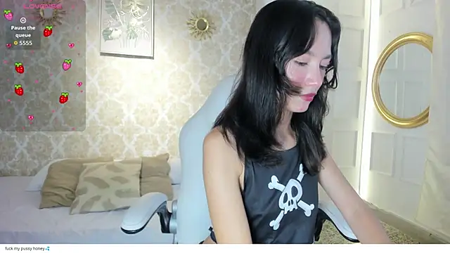 LilyThea online show from May 29, 2026, 9:02 pm