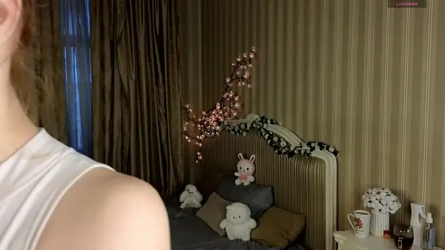 Juuulia  online show from December 15, 2025, 12:31 pm